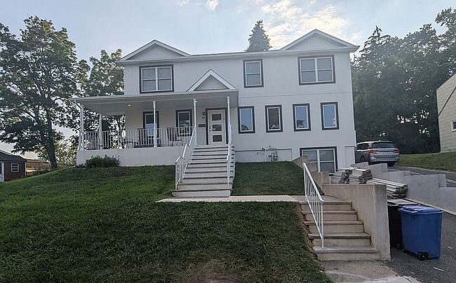 Photo of 988 Elizabeth Ter