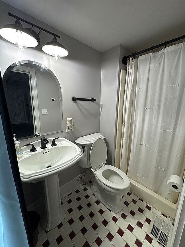 Image of 565 Granville St
