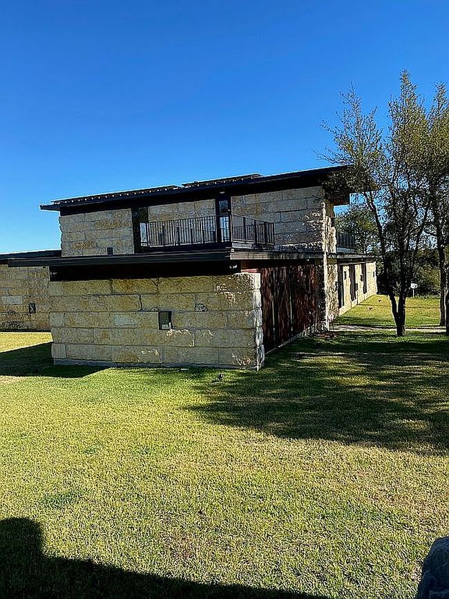 Additional photo 1 of property located at 1394 E Creekview Dr