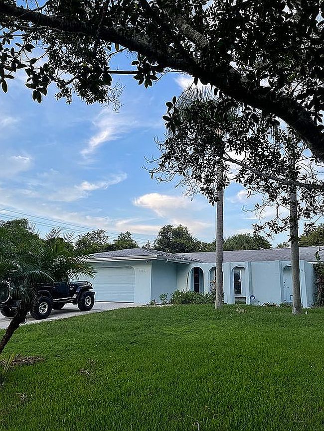 Photo of 2155 School Pl, Venice, FL