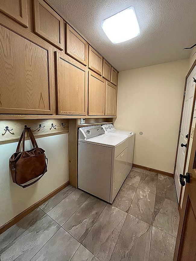 Photo of 3 Valley Brook Ct, Bloomington, IL
