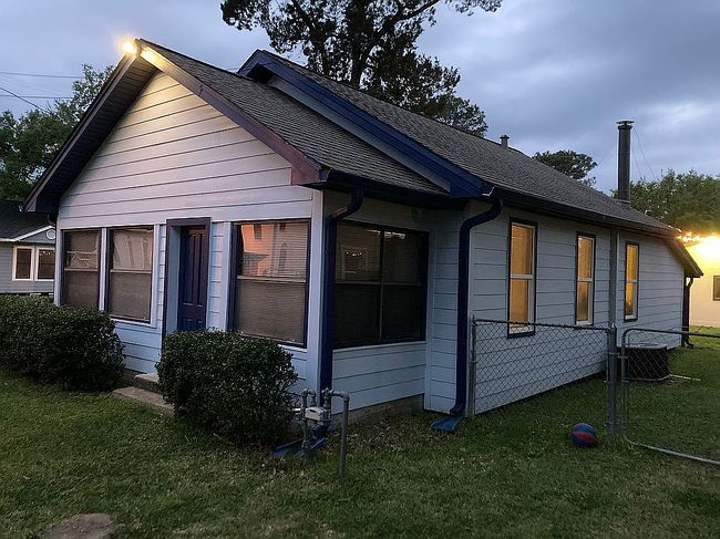 Photo of 3222 North Ave, Needville, TX