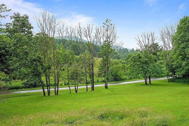 Photo of 82 Meadowlark Ln, Warm Springs, VA