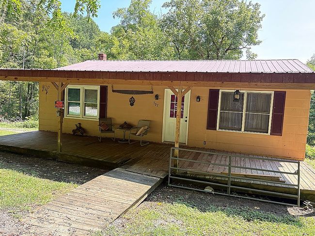 Photo of 307 Schelley Knob Ln, Gainesboro, TN