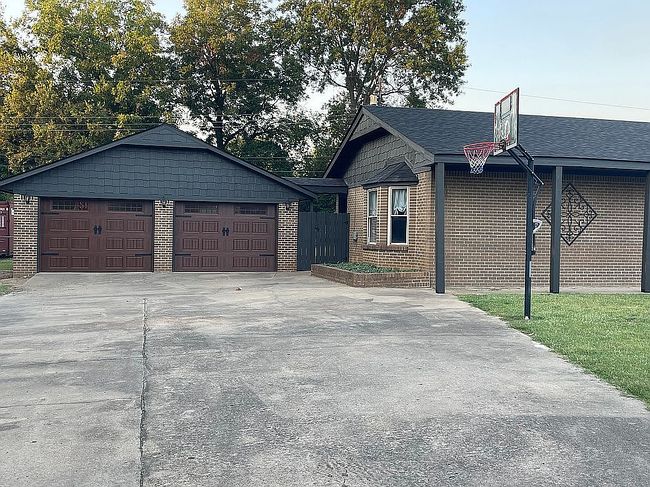 Additional photo 1 of property located at 2024 Sallie St