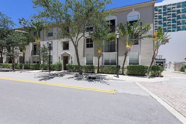 Photo of 560 S Sapodilla Ave Apt 203, West Palm Beach, FL