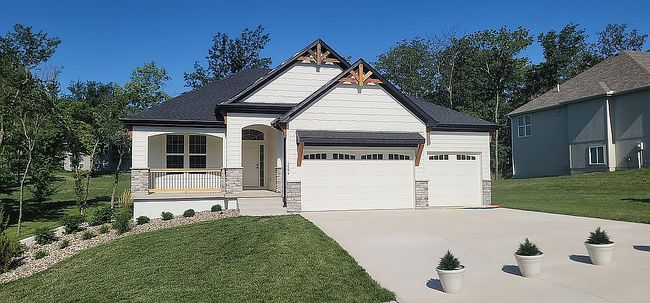 Photo of 1504 Sw Stonewall Dr, Oak Grove, MO