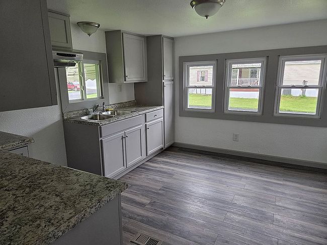 Additional photo 3 of property located at 111078 Lawrence Loop #45