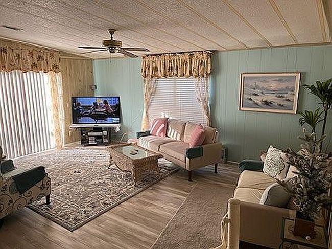 Image of 310 Royal Palm Dr
