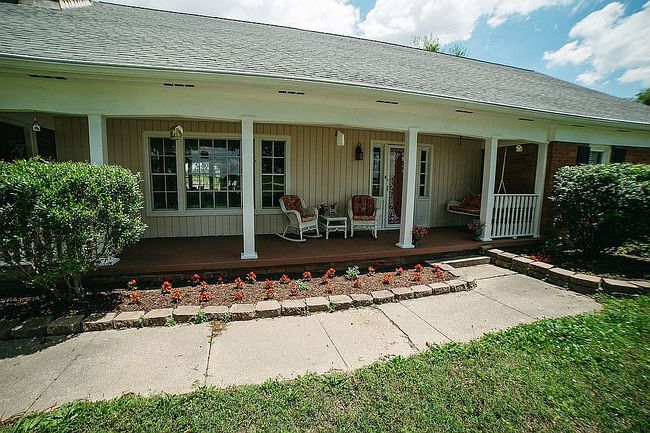 Image of 1424 Adams Ln