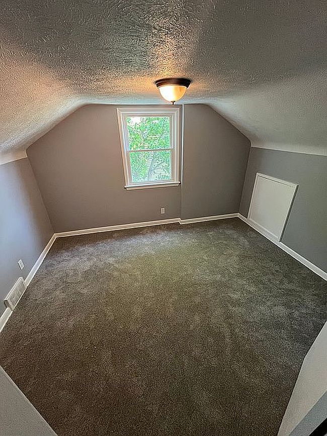 Photo of 2033 Franklin Pl Nw, Canton, OH
