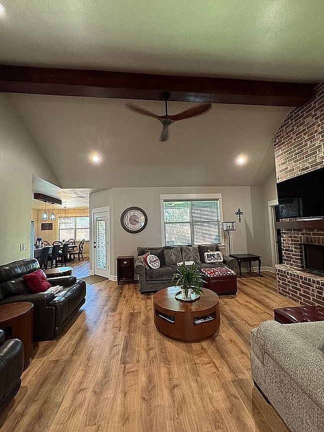 Photo of 1601 Badger Ln, Lampasas, TX