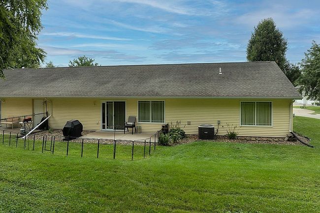 Photo of 2742 O Ave Nw #A, Cedar Rapids, IA
