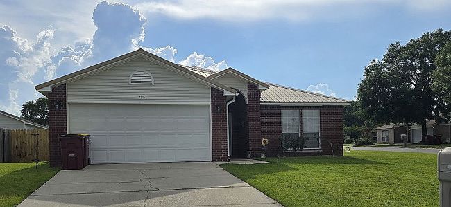 Photo of 296 Limestone Cir, Crestview, FL
