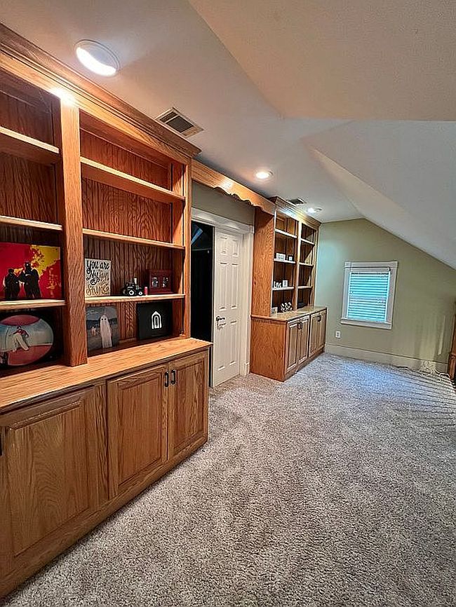 Image of 284 Lakeside Dr