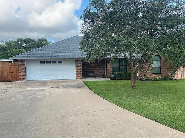 Photo of 3735 Ravenwood Dr, Bryan, TX