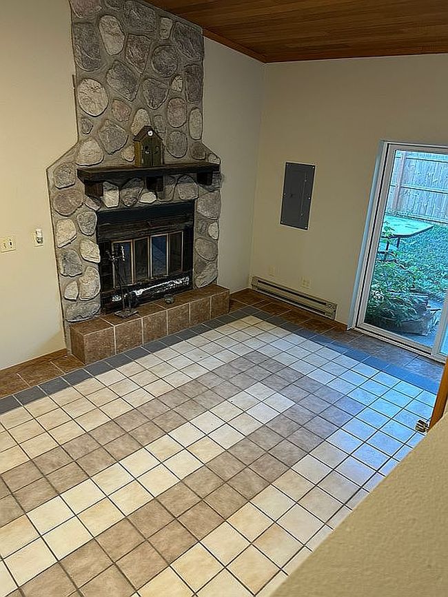 Image of 98 3rd Ave N