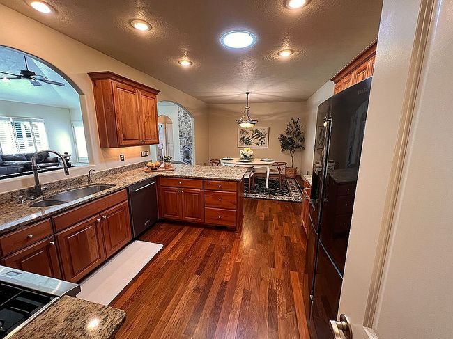 Additional photo 3 of property located at 887 W 20 N