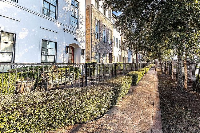 Image of 9423 Fannin St