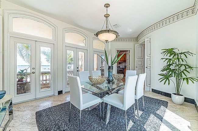 Image of 1000 N Riverside Dr