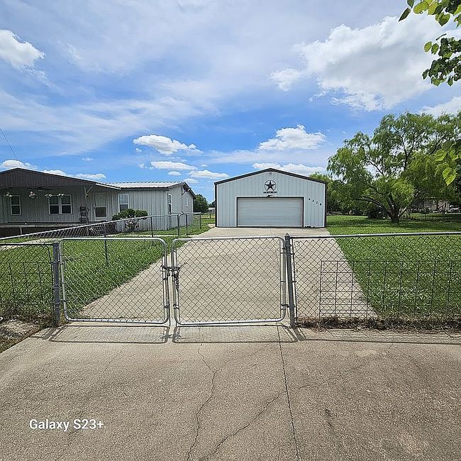 Photo of 9228 Sallys Way, Alvarado, TX