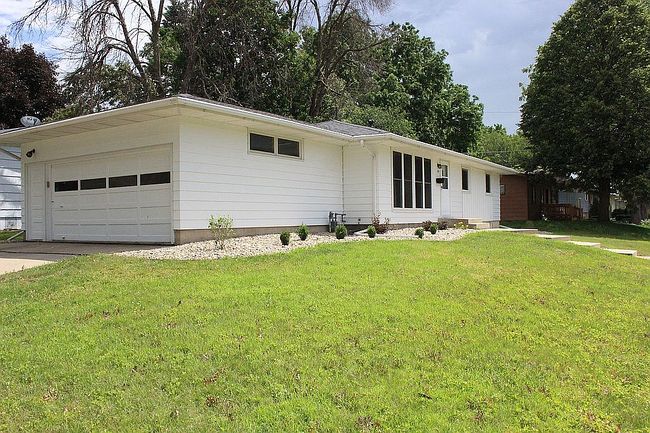 Photo of 1853 33rd St Nw, Rochester, MN