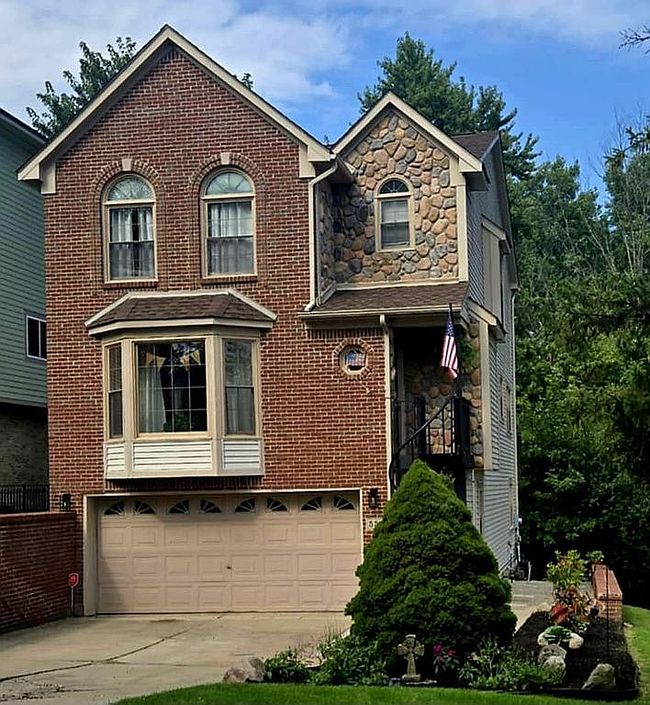 Photo of 5570 Wildrose Ave, West Bloomfield, MI
