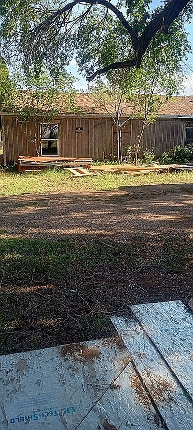 Photo of 815 S 3rd St, Slaton, TX