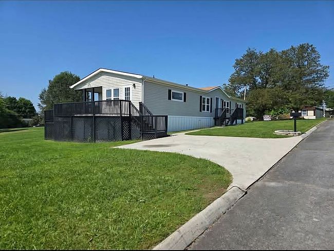 Photo of 904 Leconte View Way, Kodak, TN