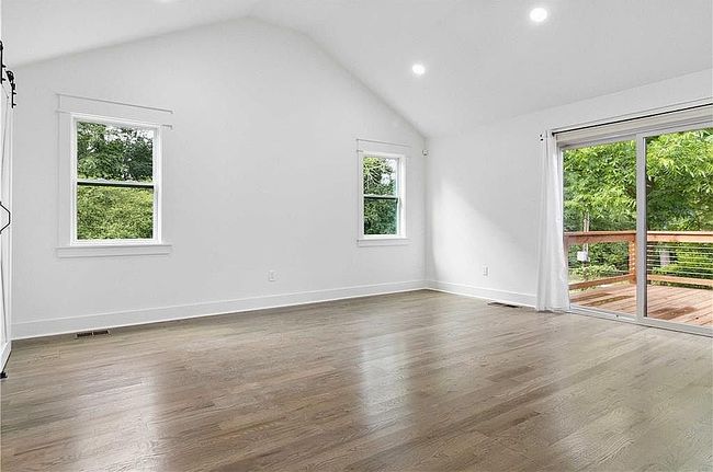 Image of 3435 Maplehurst Dr