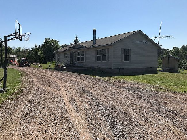 Photo of 24159 Old Meadow Rd, Calumet, MI