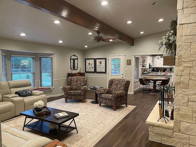 Image of 942 Diana Ln