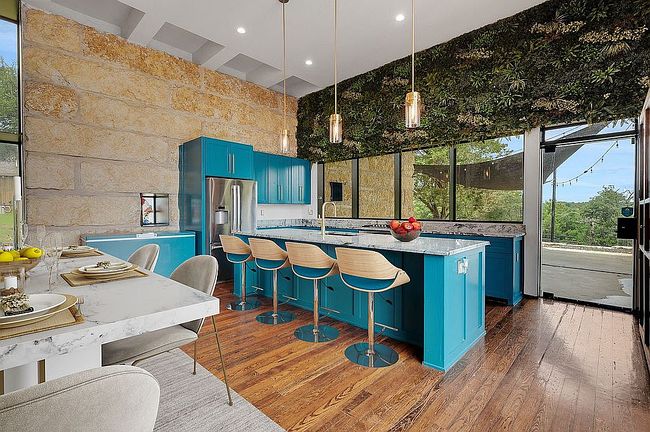 Additional photo 3 of property located at 1394 E Creekview Dr