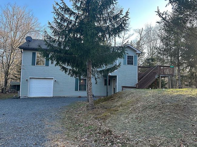 326 Outer Dr, Pocono Lake, PA