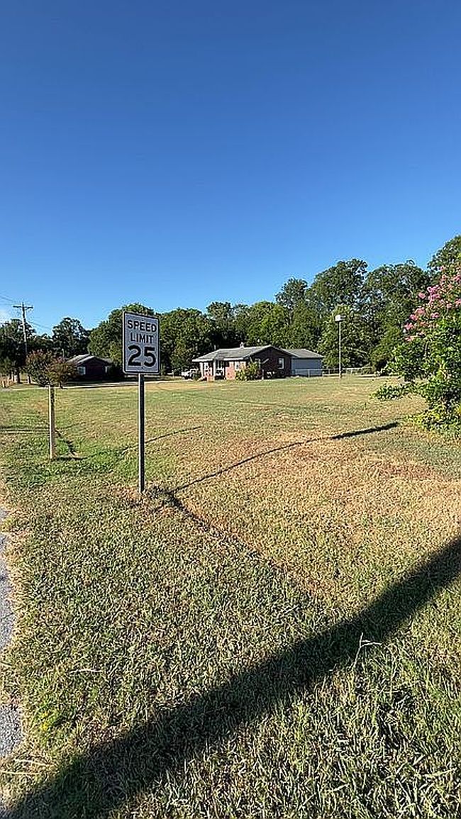 Photo of 330 Fairfield St, Calhoun Falls, SC