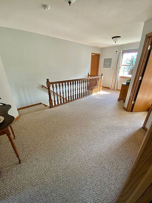Photo of 1120 Pickwick Dr, Rochelle, IL