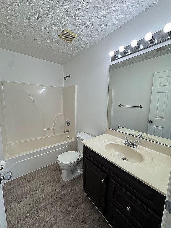Photo of 3234 Springbrook Dr, Hamilton, OH