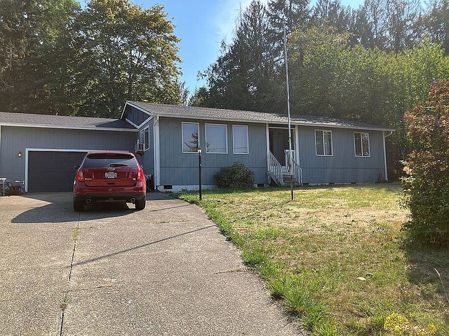 Photo of 221 E 5th St