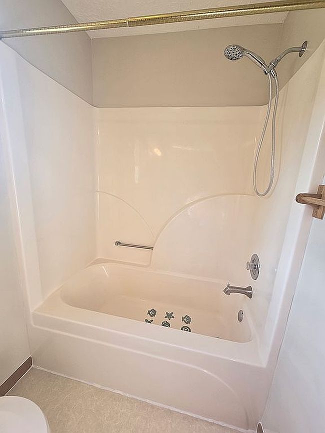 Photo of 68 Strollers Ln, Waynesville, NC