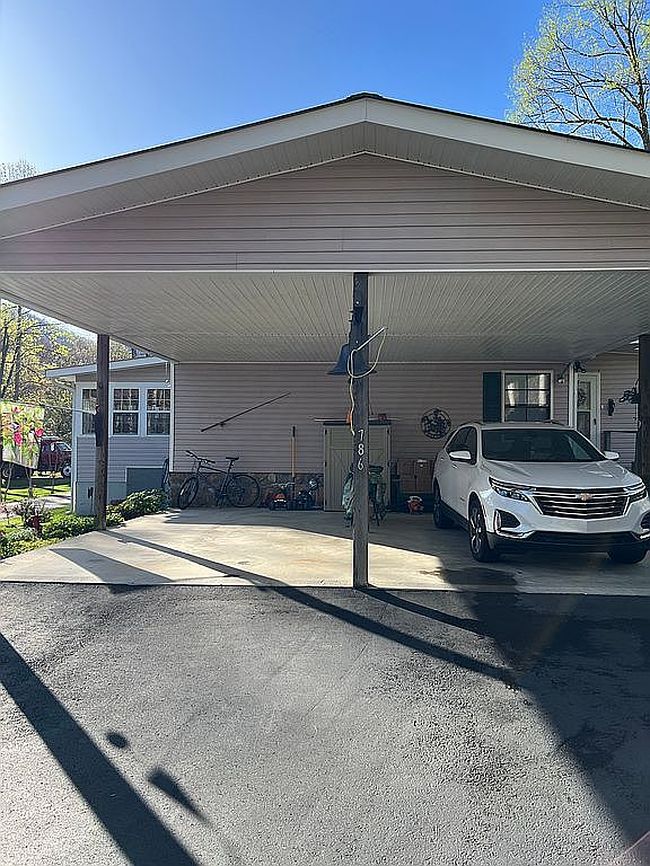 Additional photo 2 of property located at 786 Bullfrog Ln