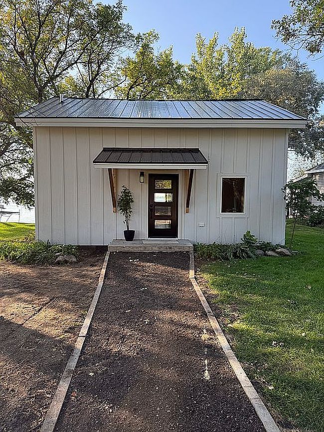 Photo of 176 E Lake Dr
