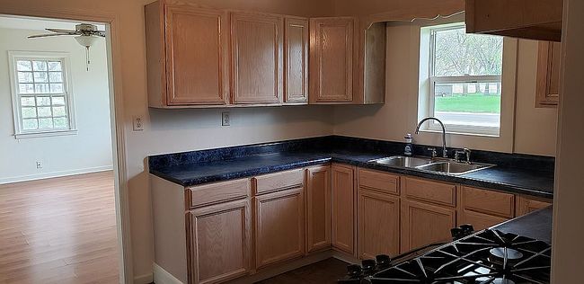 Image of 18213 W Farmington Rd