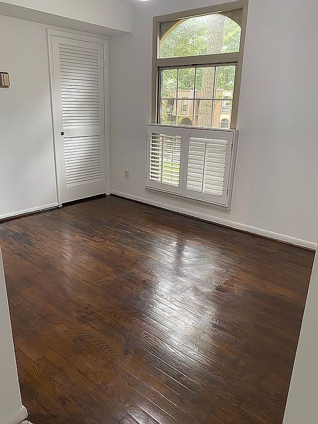 Photo of 3316 Woodburn Village Dr Apt 12, Annandale, VA