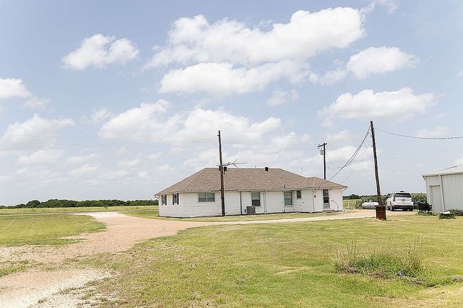 Additional photo 1 of property located at 576 Fm 1243