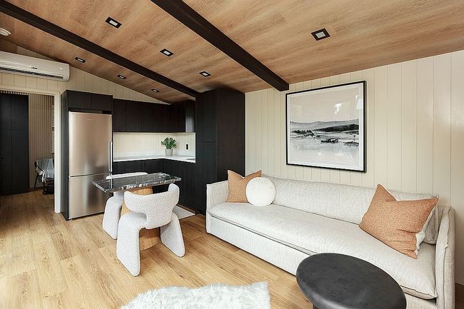 Additional photo 1 of property located at 690D Queen St