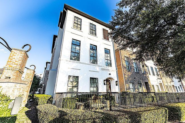 Image of 9423 Fannin St