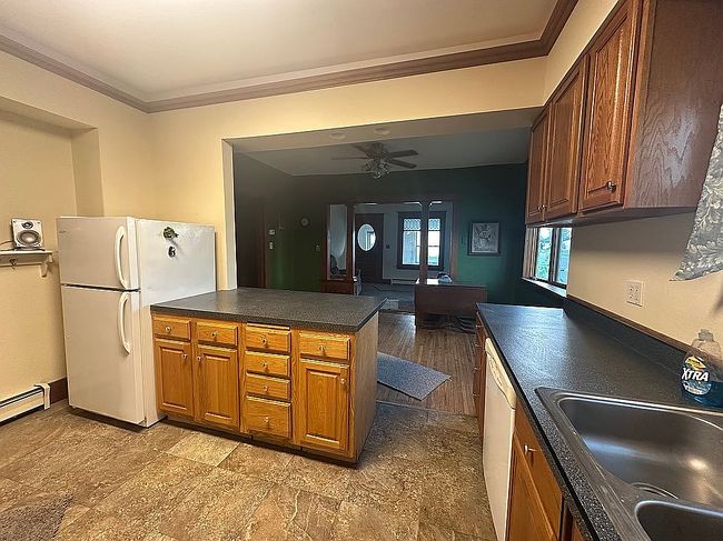 Image of 98 3rd Ave N