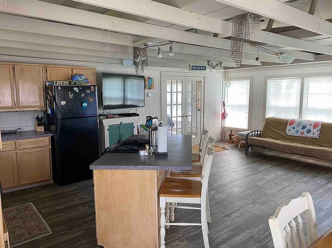Photo of 986 S Monkhouse Dr, Crystal Beach, TX