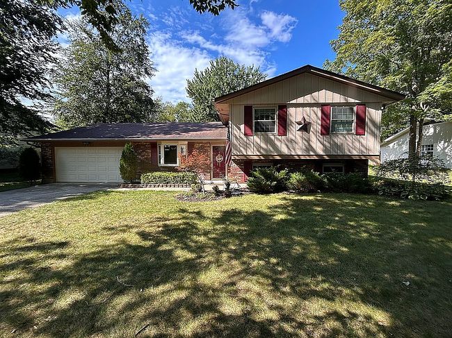 Photo of 8958 Deep Forest Ln, Dayton, OH