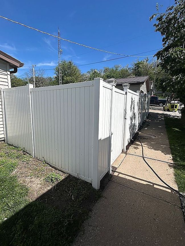 Image of 200 E 4th St